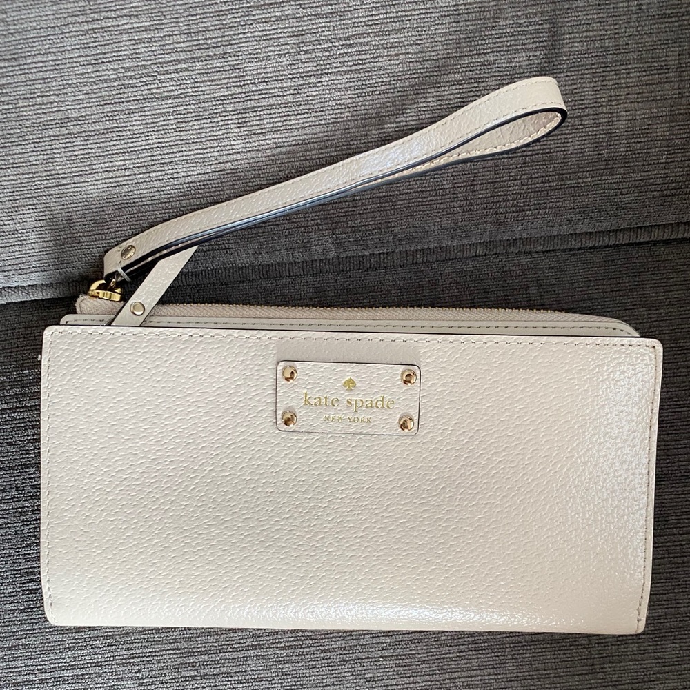 Kate Spade ♠️ Layton Wallet (Like New)